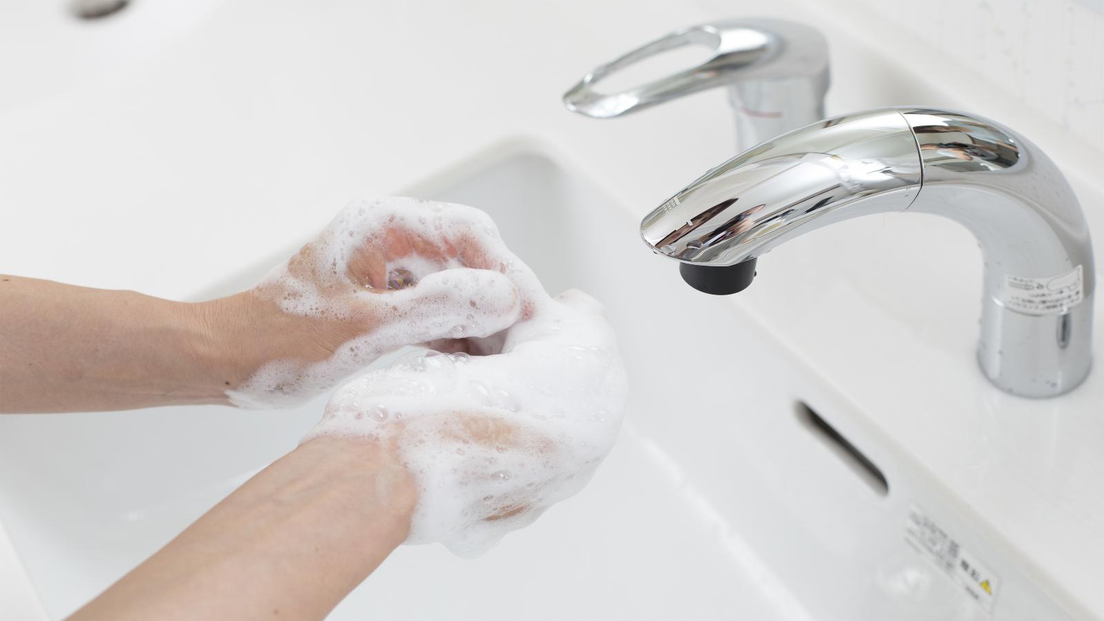 Mit gründlichem Händewaschen können Sie sich und andere Menschen vor einer Ansteckung mit dem Coronavirus schützen. 